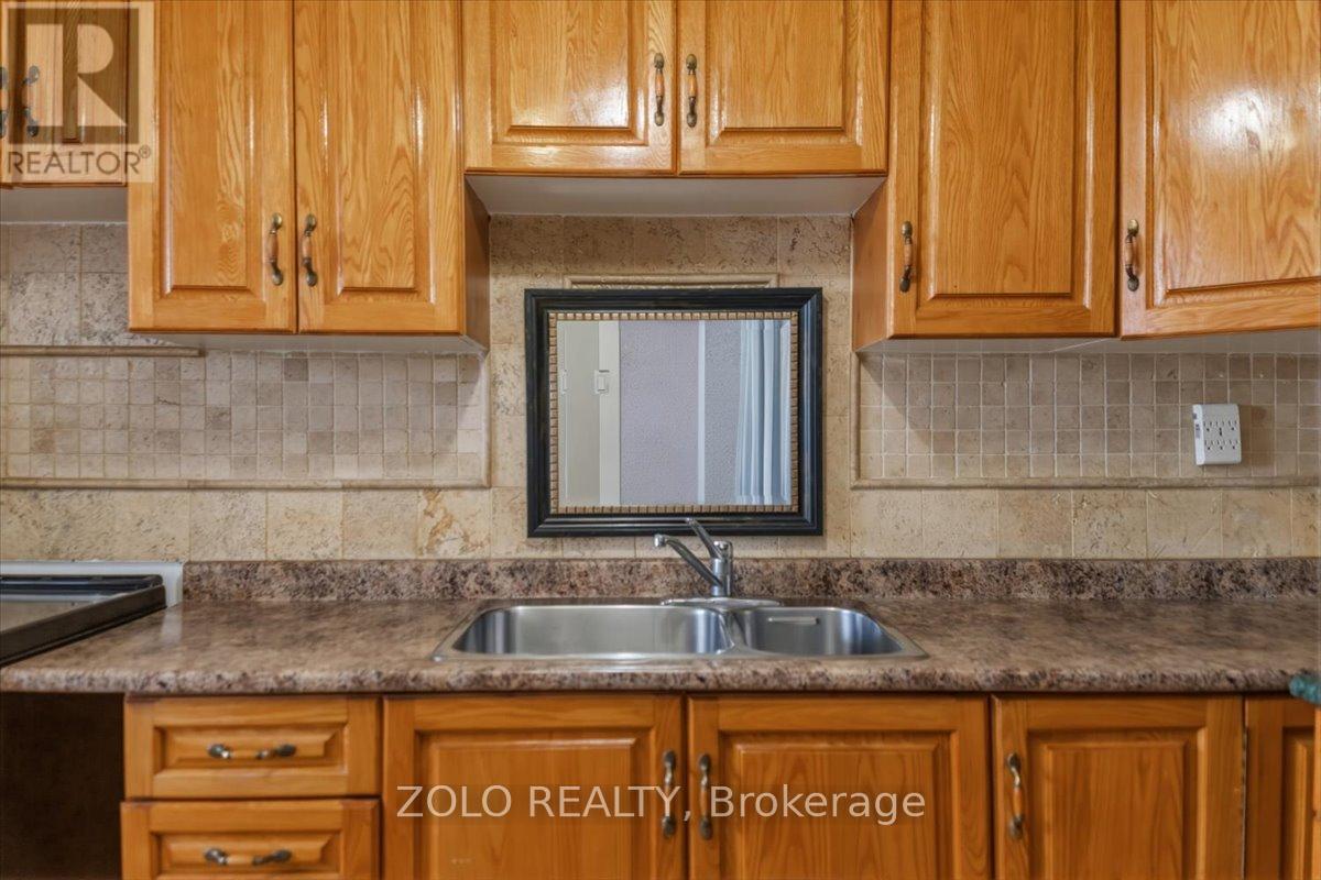 707 - 2121 Roche Court, Mississauga, Ontario  L5K 2C7 - Photo 7 - W12948408