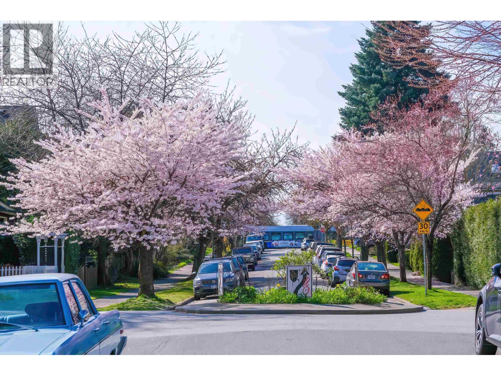 826 E 13th Avenue, Vancouver, British Columbia  V5T 2L5 - Photo 3 - R3105521