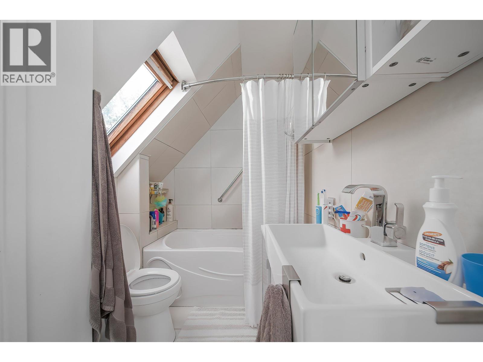 826 E 13th Avenue, Vancouver, British Columbia  V5T 2L5 - Photo 10 - R3105521