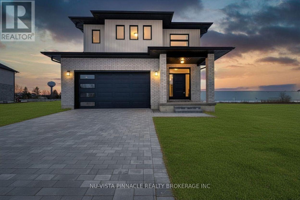 236 Greene Street, South Huron, Ontario  N0M 1S3 - Photo 2 - X12954856