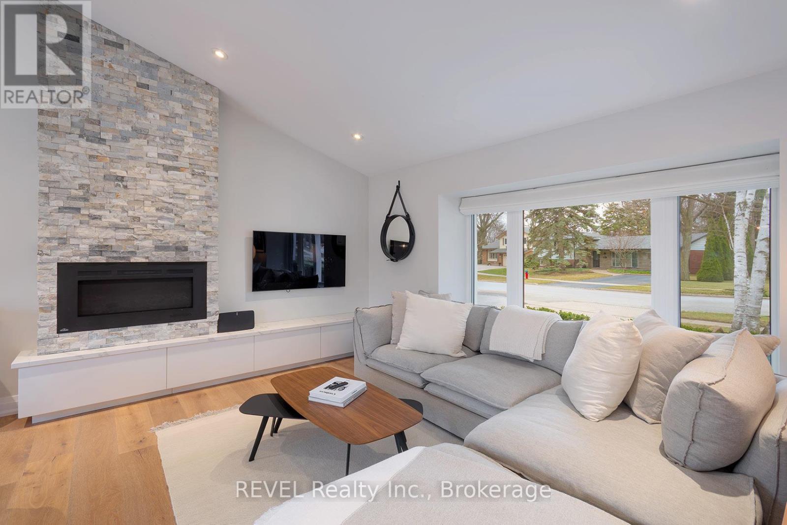 3394 Guildwood Drive, Burlington, Ontario  L7N 1L7 - Photo 10 - W12954836