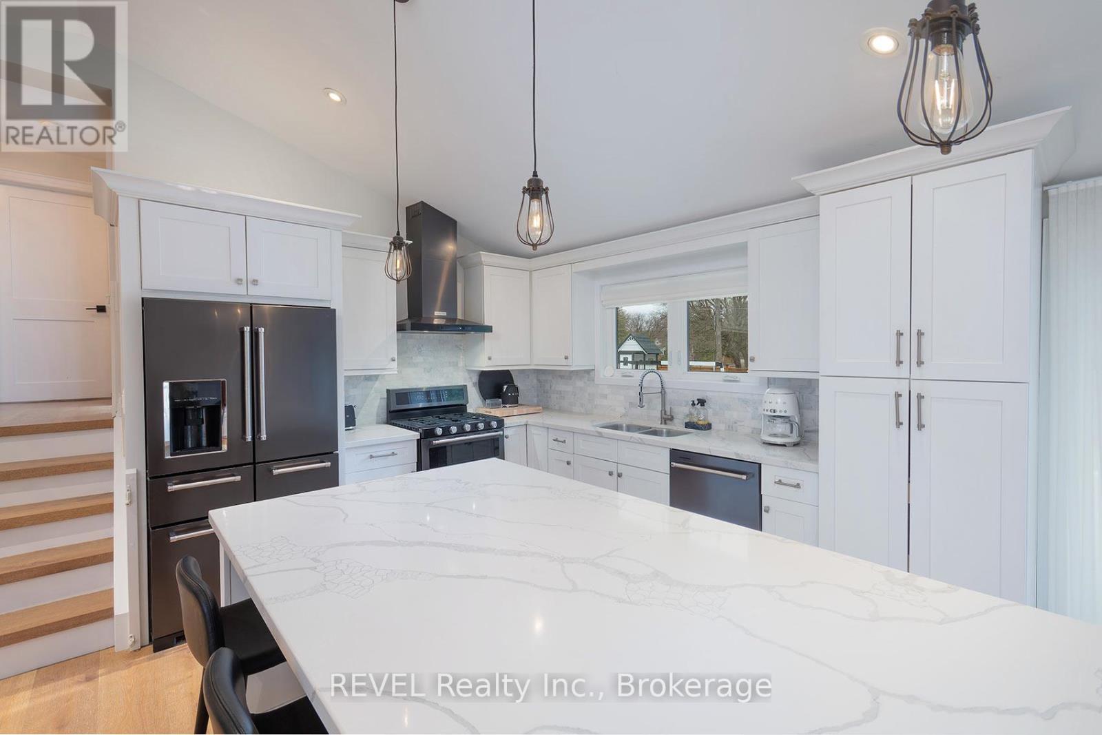 3394 Guildwood Drive, Burlington, Ontario  L7N 1L7 - Photo 14 - W12954836