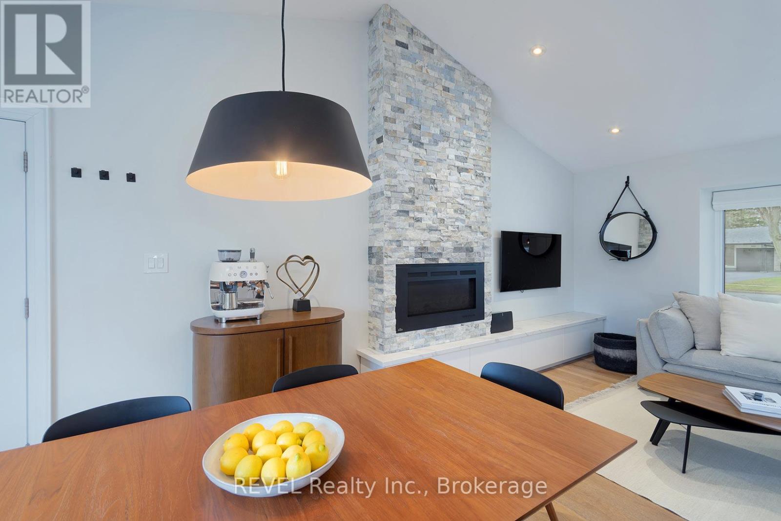 3394 Guildwood Drive, Burlington, Ontario  L7N 1L7 - Photo 18 - W12954836