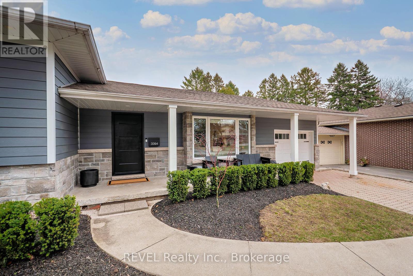 3394 Guildwood Drive, Burlington, Ontario  L7N 1L7 - Photo 3 - W12954836