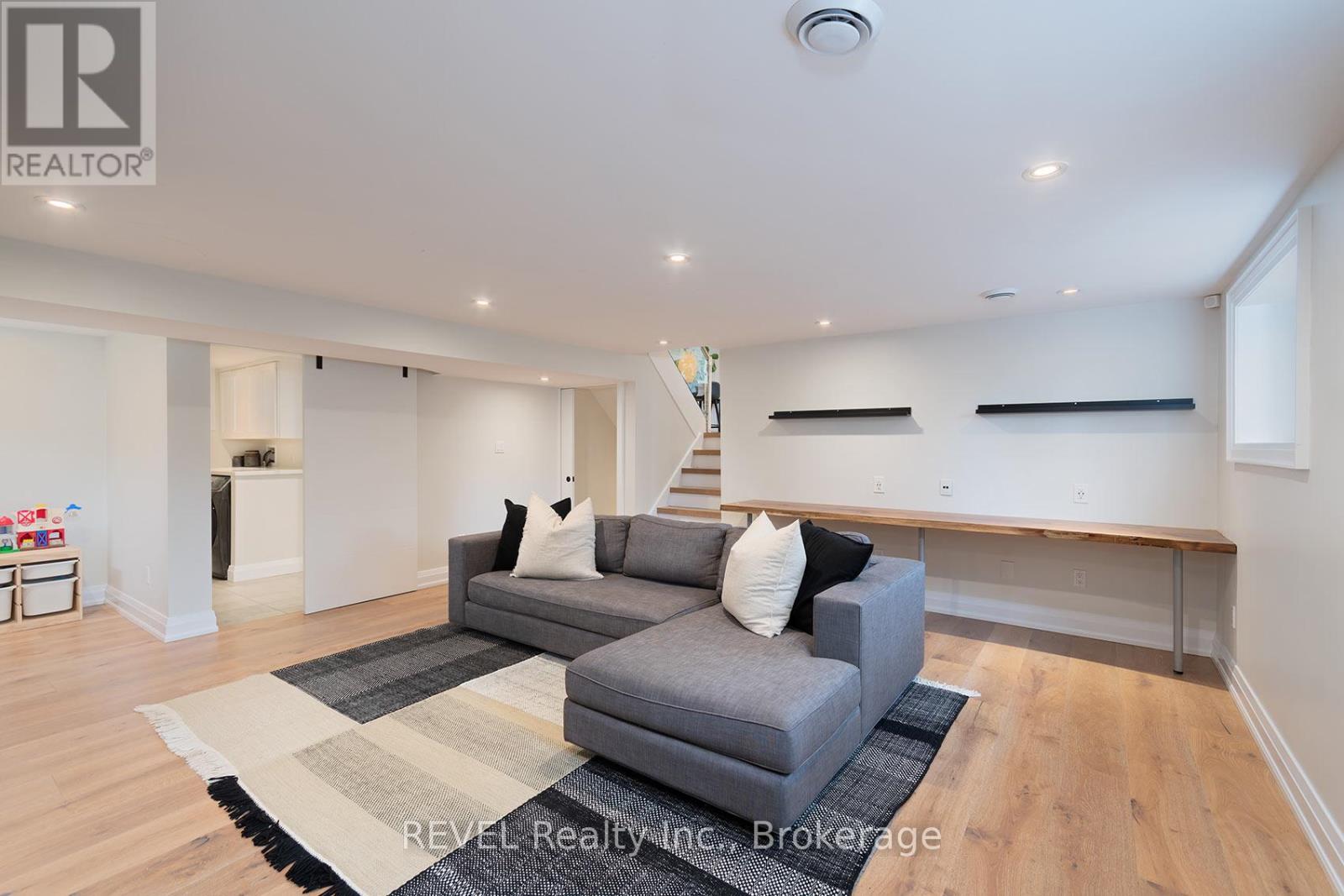 3394 Guildwood Drive, Burlington, Ontario  L7N 1L7 - Photo 31 - W12954836