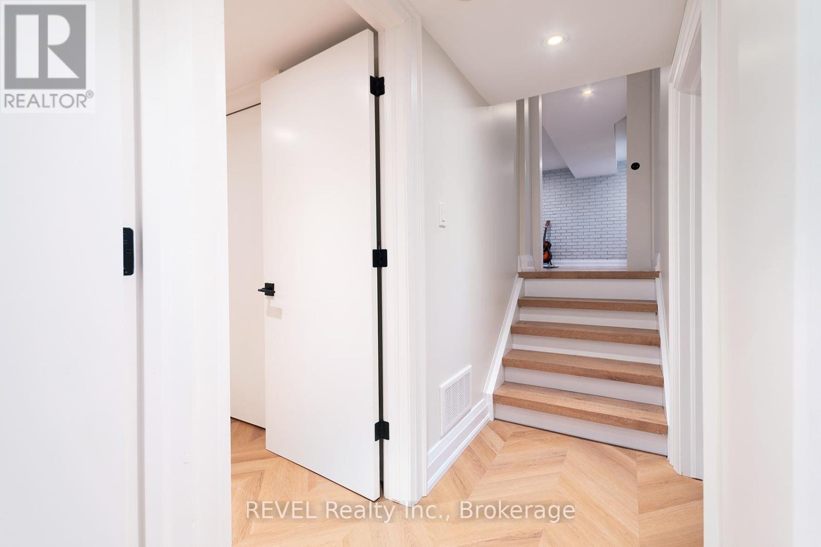 3394 Guildwood Drive, Burlington, Ontario  L7N 1L7 - Photo 33 - W12954836