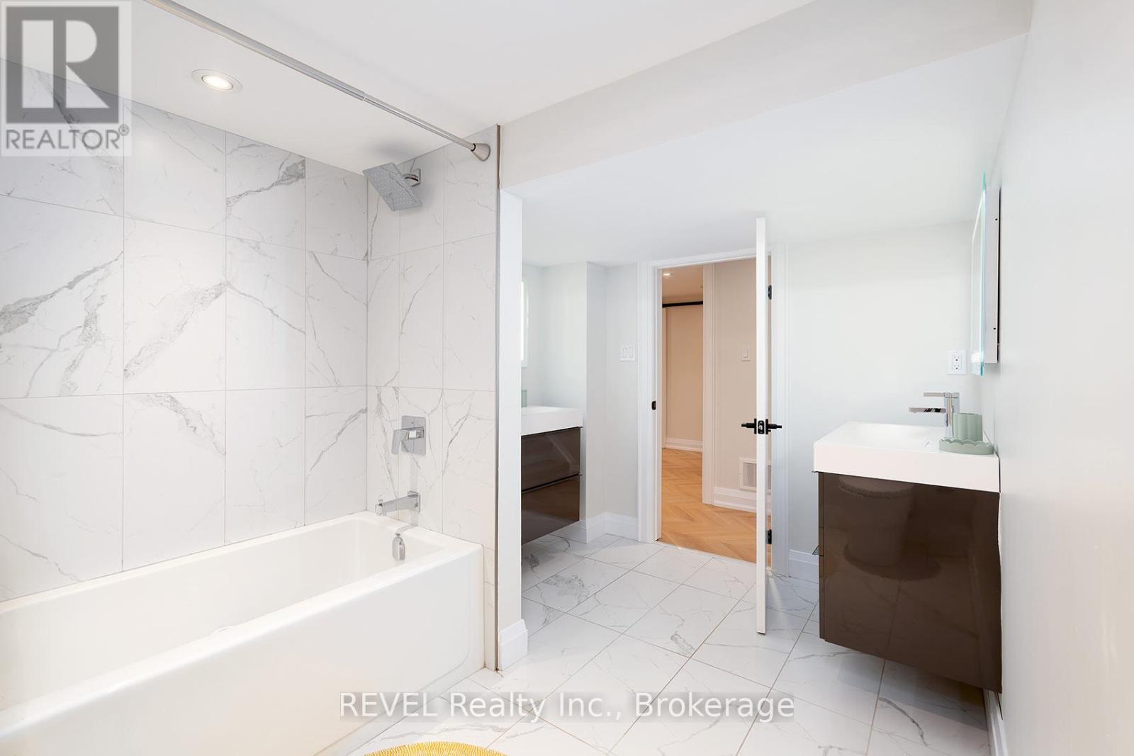 3394 Guildwood Drive, Burlington, Ontario  L7N 1L7 - Photo 37 - W12954836