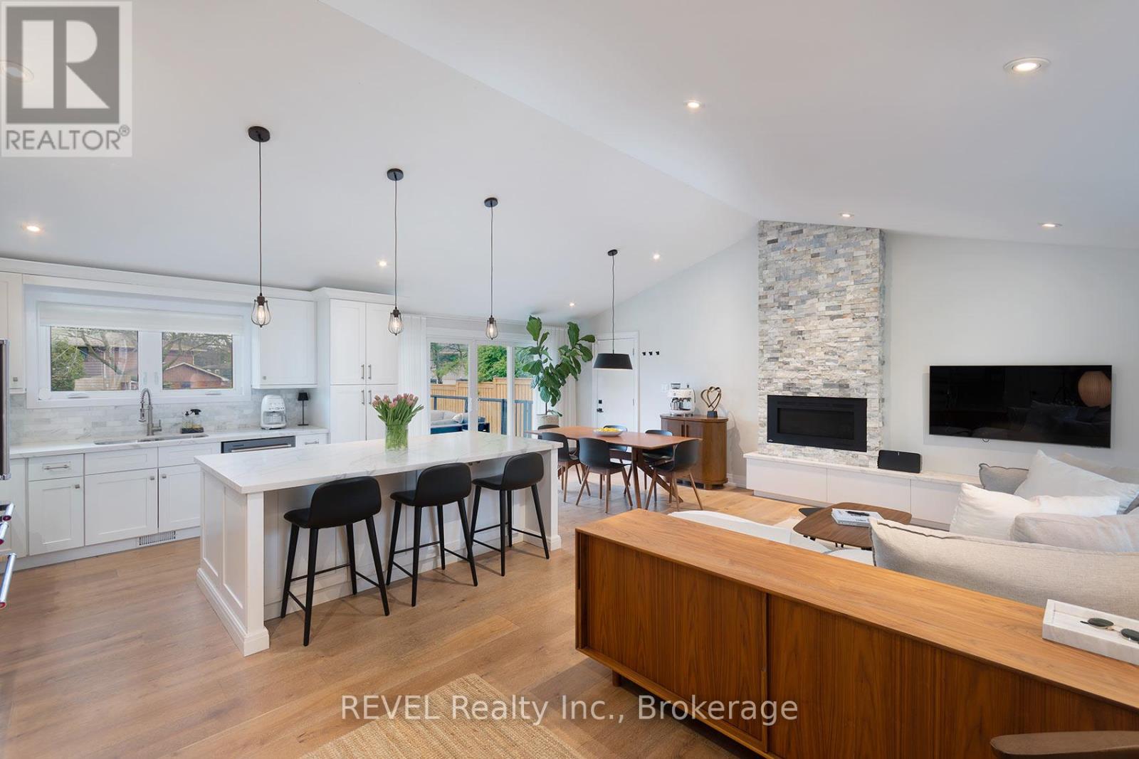 3394 Guildwood Drive, Burlington, Ontario  L7N 1L7 - Photo 8 - W12954836