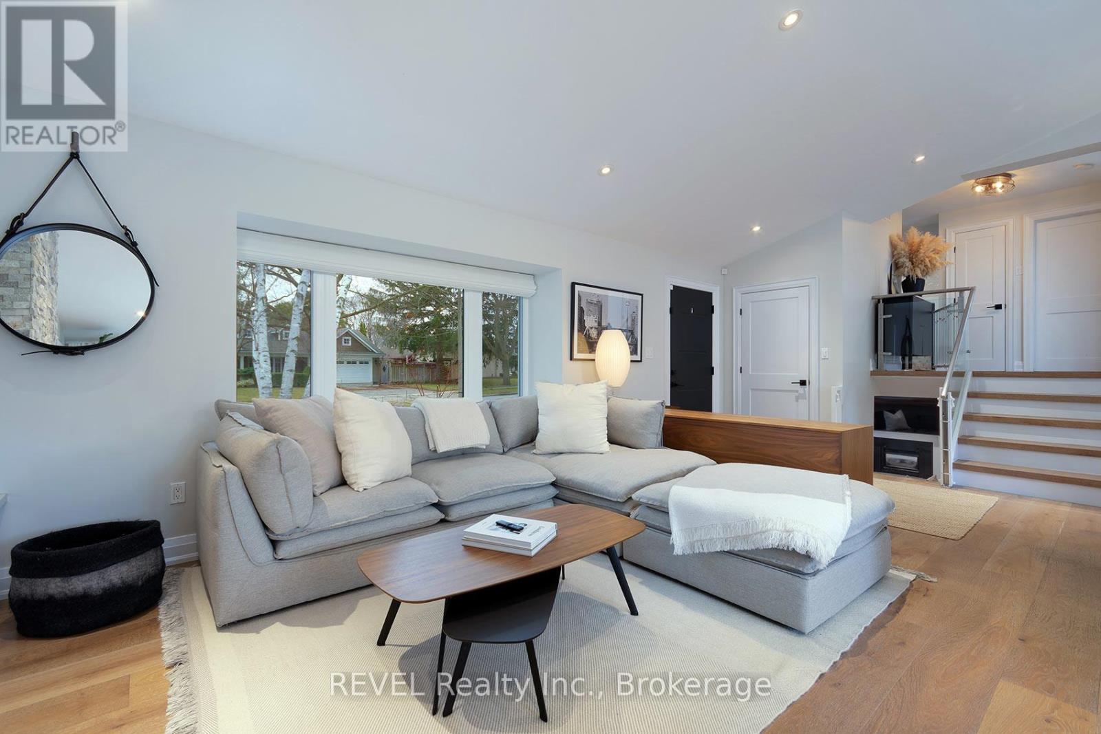 3394 Guildwood Drive, Burlington, Ontario  L7N 1L7 - Photo 9 - W12954836