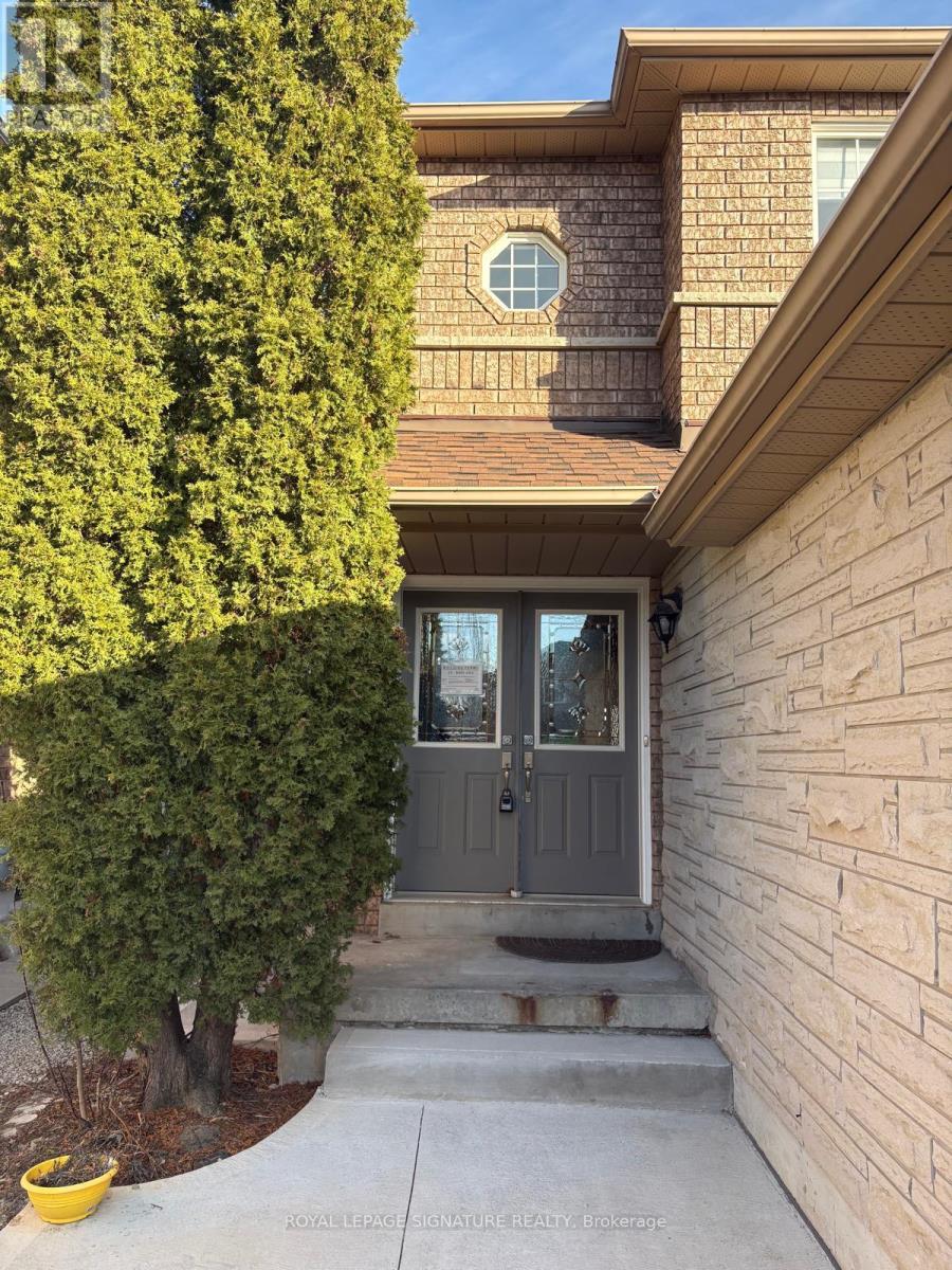 3816 Foxborough Trail, Mississauga, Ontario  L5N 7W4 - Photo 3 - W12951236
