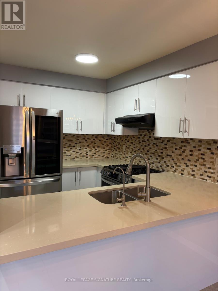 3816 Foxborough Trail, Mississauga, Ontario  L5N 7W4 - Photo 5 - W12951236