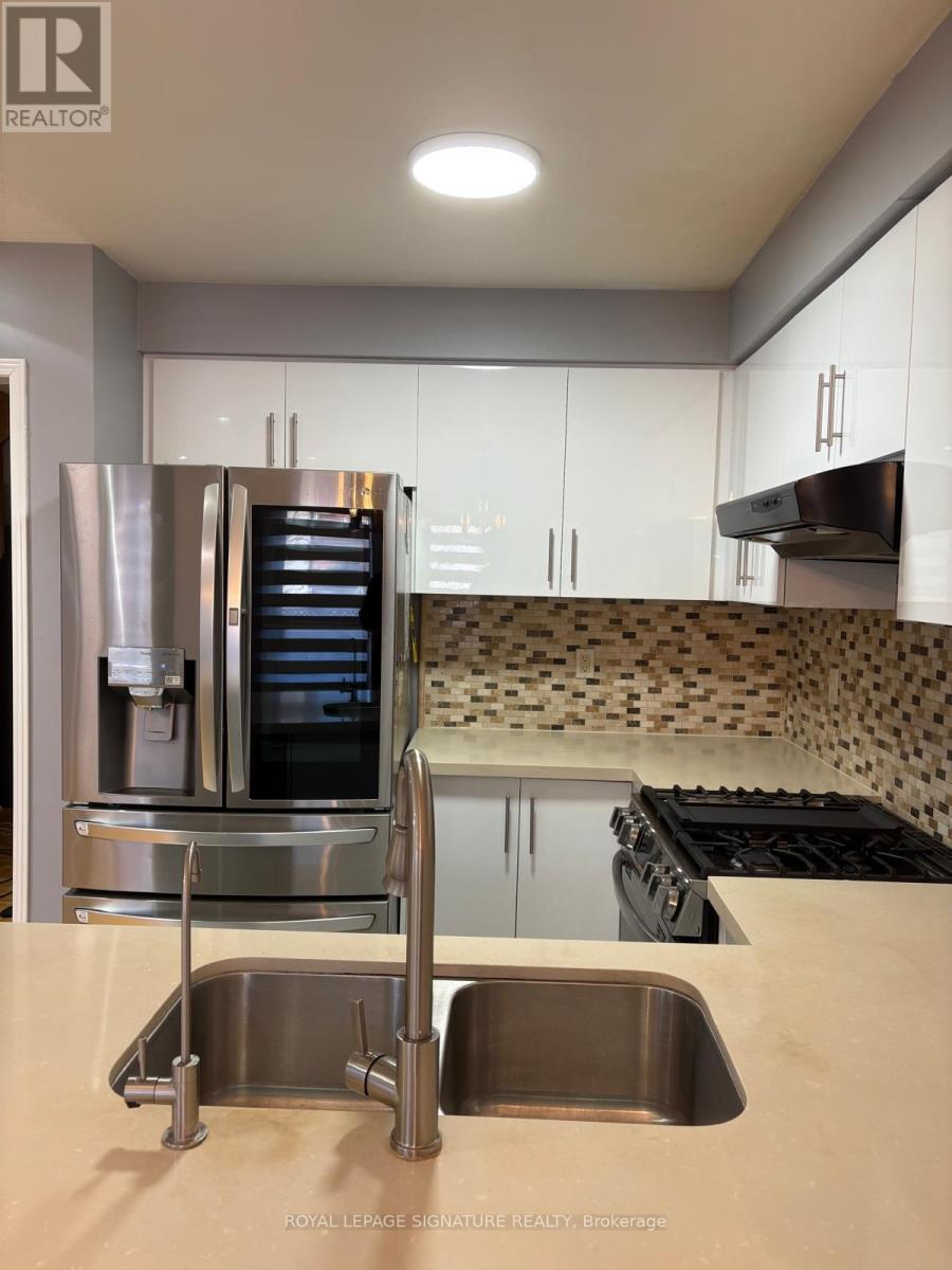 3816 Foxborough Trail, Mississauga, Ontario  L5N 7W4 - Photo 6 - W12951236