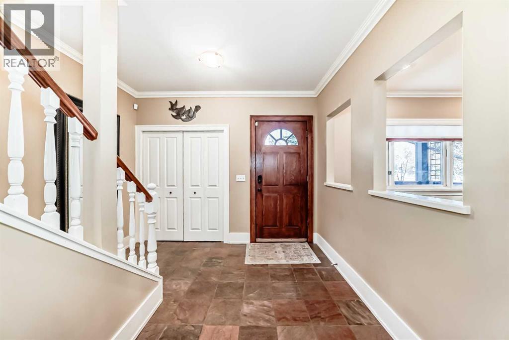 452 13 Street Nw, Calgary, Alberta  T2N 1Z2 - Photo 4 - A2294833