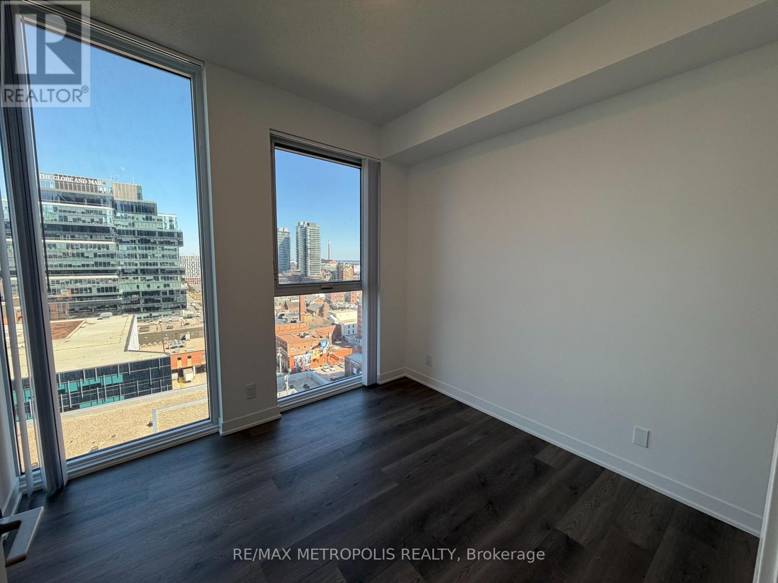 1803 - 180 Front Street E, Toronto, Ontario  M5A 0A9 - Photo 4 - C12954790