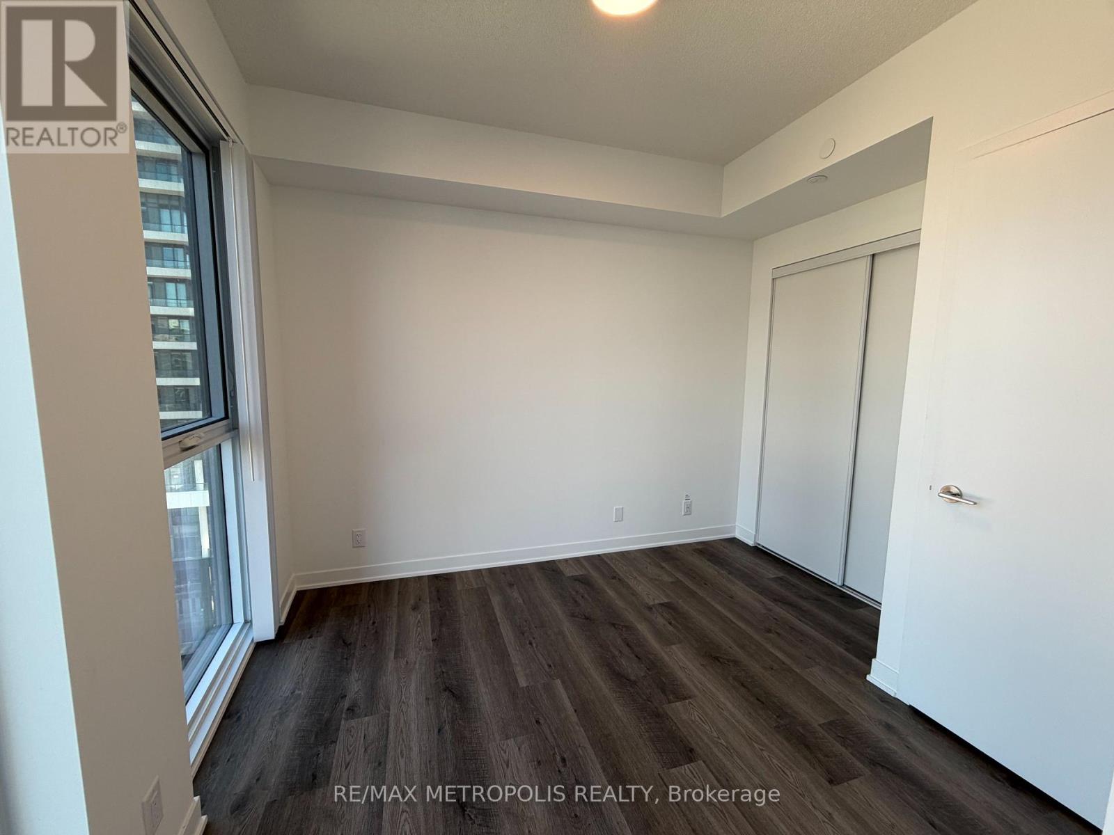 1803 - 180 Front Street E, Toronto, Ontario  M5A 0A9 - Photo 5 - C12954790