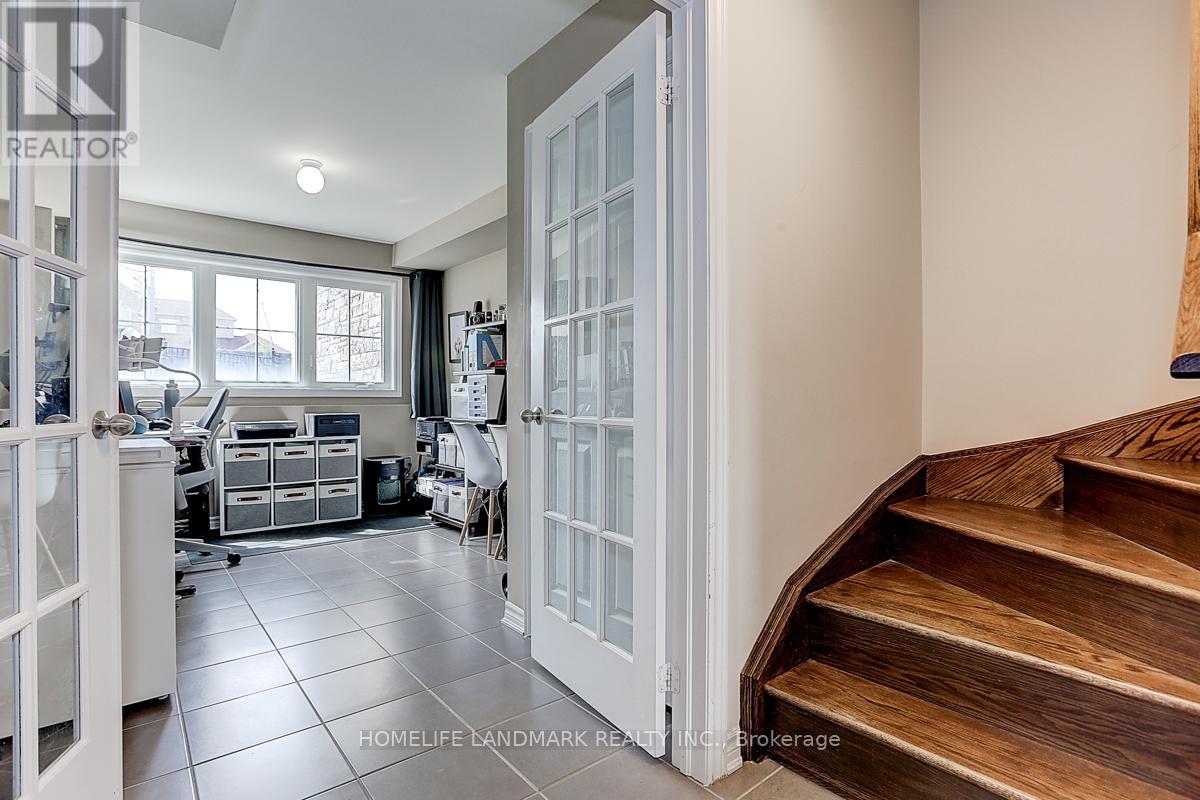 307 Dundas Way, Markham, Ontario  L6E 0S8 - Photo 9 - N12954786