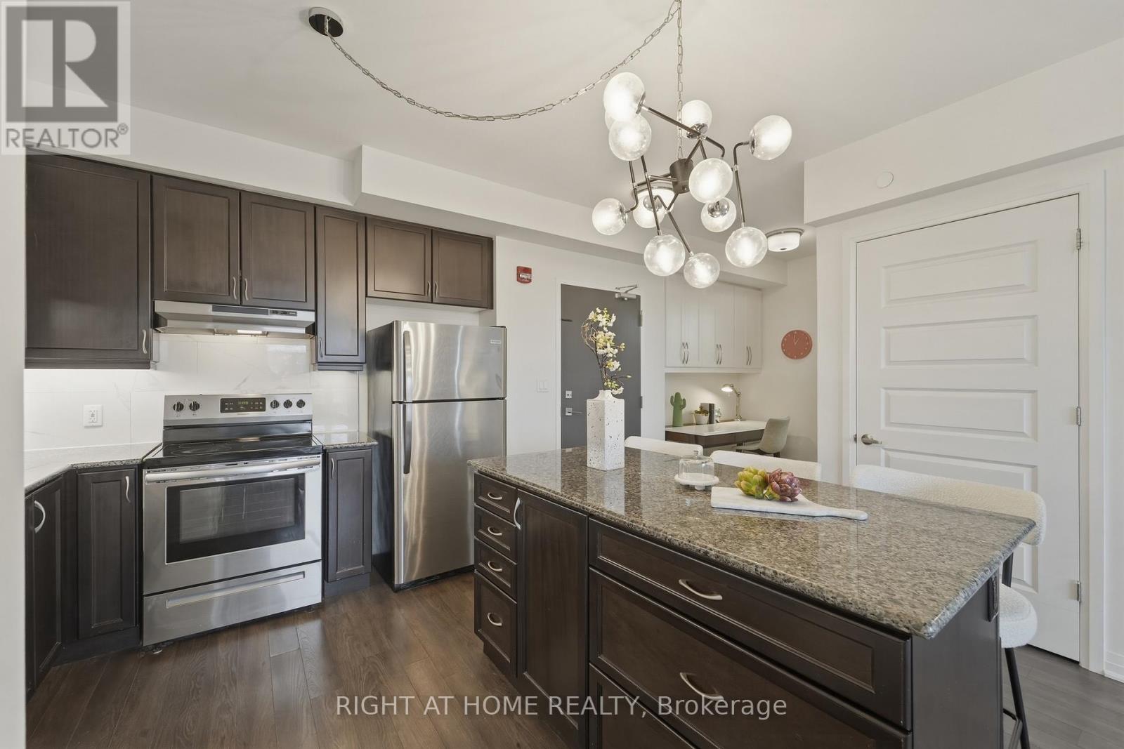 503 - 2 Adam Sellers Street, Markham, Ontario  L6B 1P2 - Photo 6 - N12954794