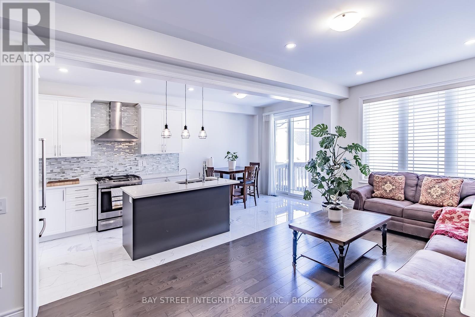 Upper Level - 50 Drizzel Crescent, Richmond Hill, Ontario  L4E 2G8 - Photo 2 - N12954808