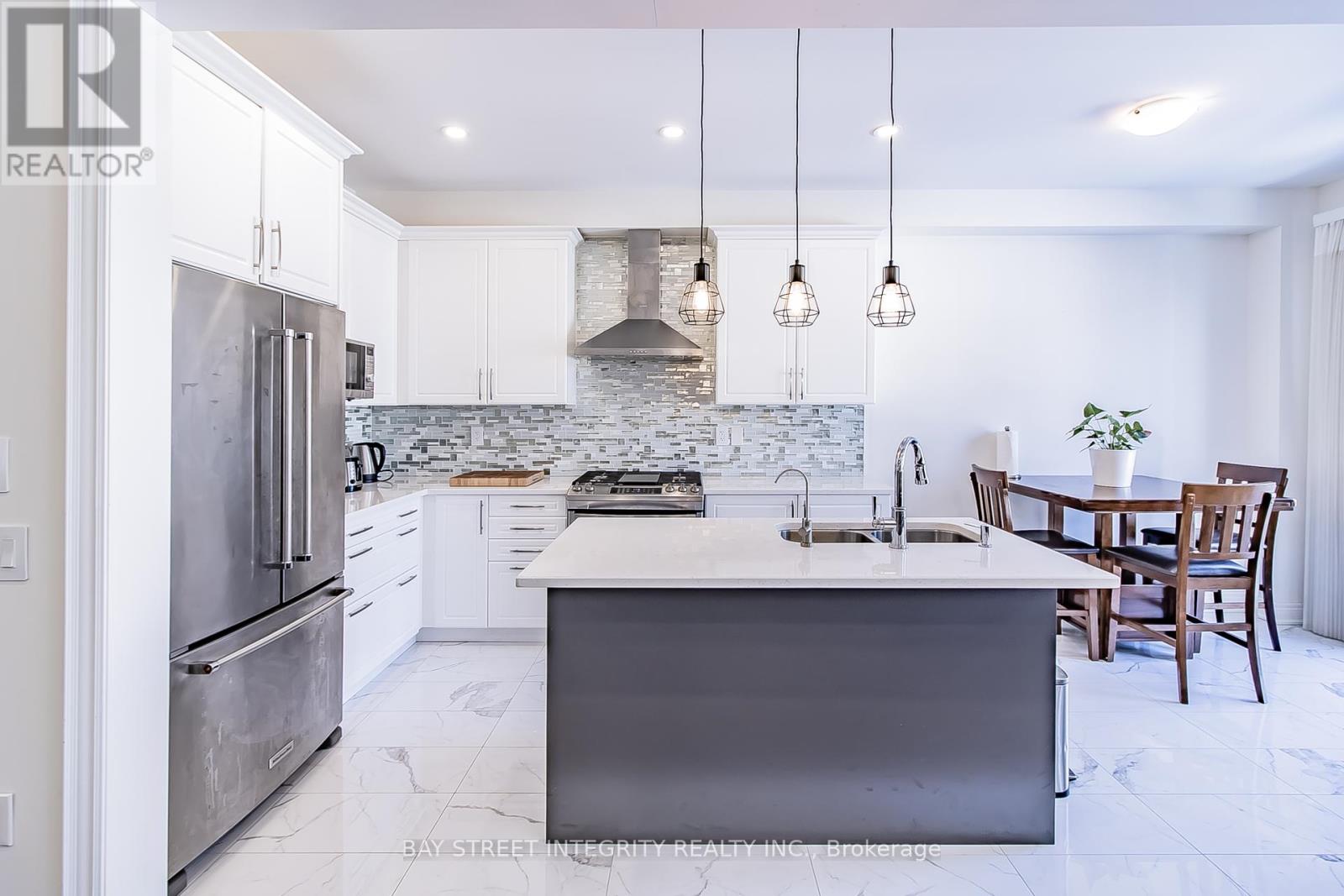 Upper Level - 50 Drizzel Crescent, Richmond Hill, Ontario  L4E 2G8 - Photo 3 - N12954808