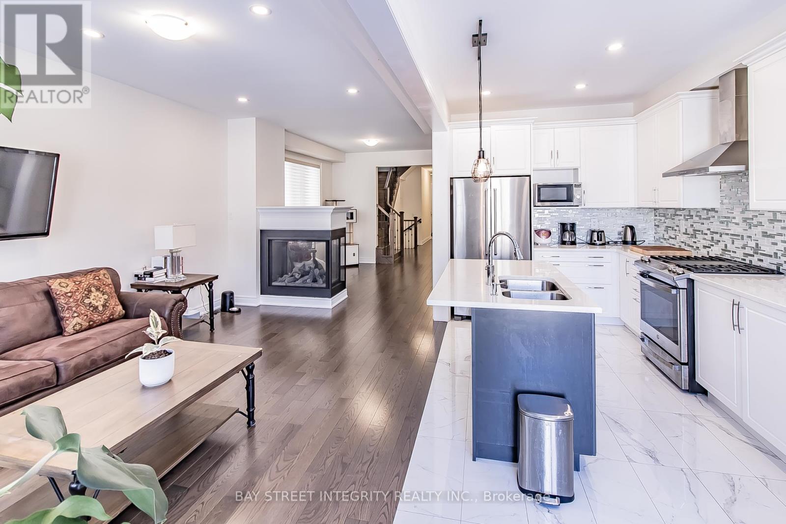 Upper Level - 50 Drizzel Crescent, Richmond Hill, Ontario  L4E 2G8 - Photo 4 - N12954808