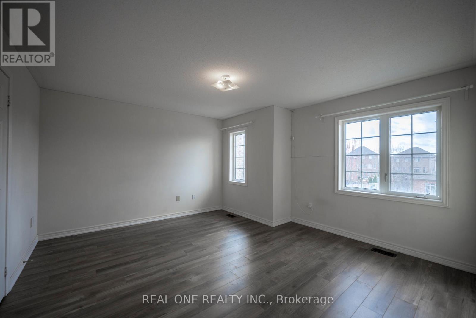 1136 Cenotaph Boulevard, Newmarket, Ontario  L3X 0A7 - Photo 14 - N12954826