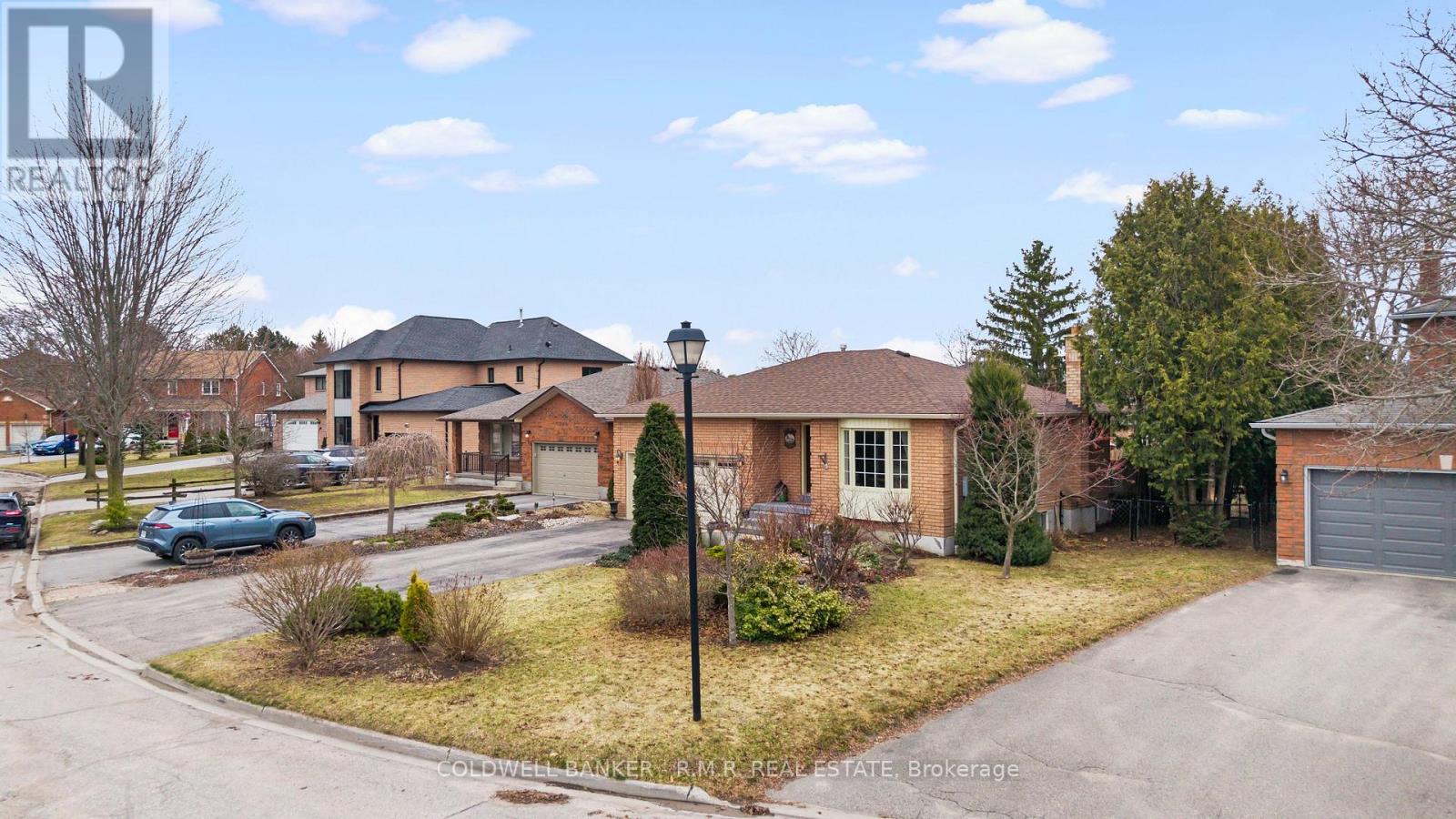 17 St John's Court, Uxbridge, Ontario  L9P 1M3 - Photo 2 - N12954834