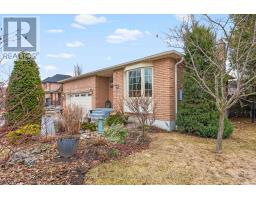 17 ST JOHN'S COURT, Uxbridge, Ontario