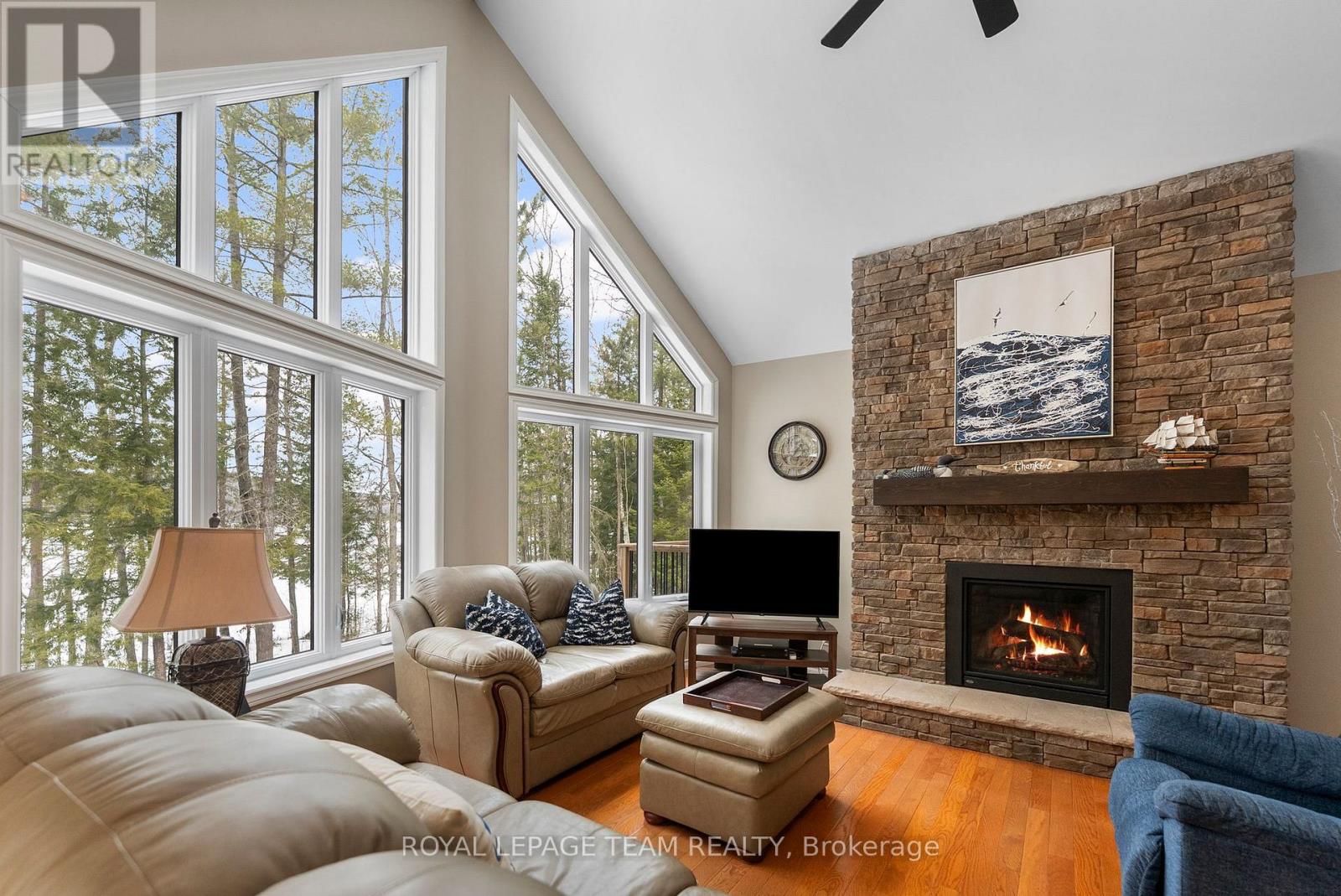 424 Lakewoods Drive, Madawaska Valley, Ontario  K0J 1B0 - Photo 13 - X12954764