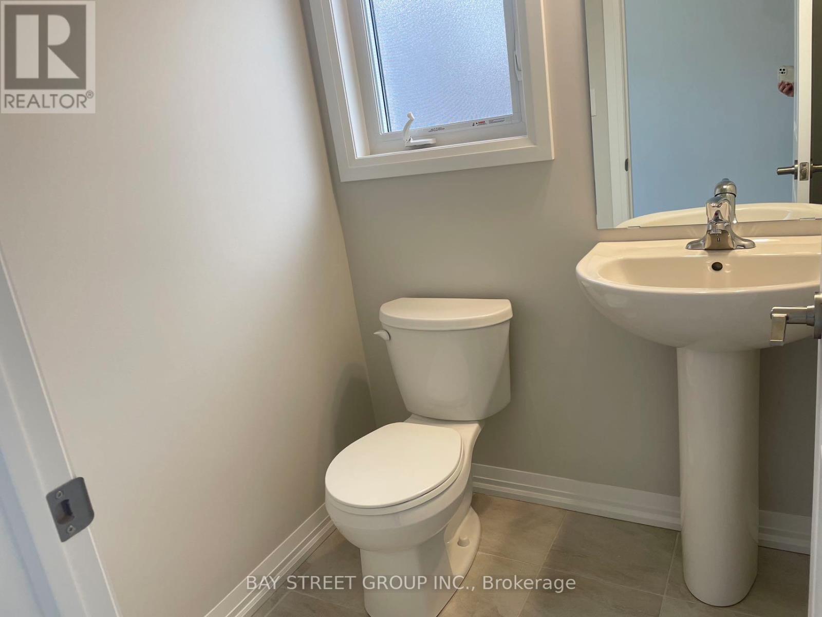 9348 White Oak Avenue, Niagara Falls, Ontario  L2G 3P6 - Photo 11 - X12954772