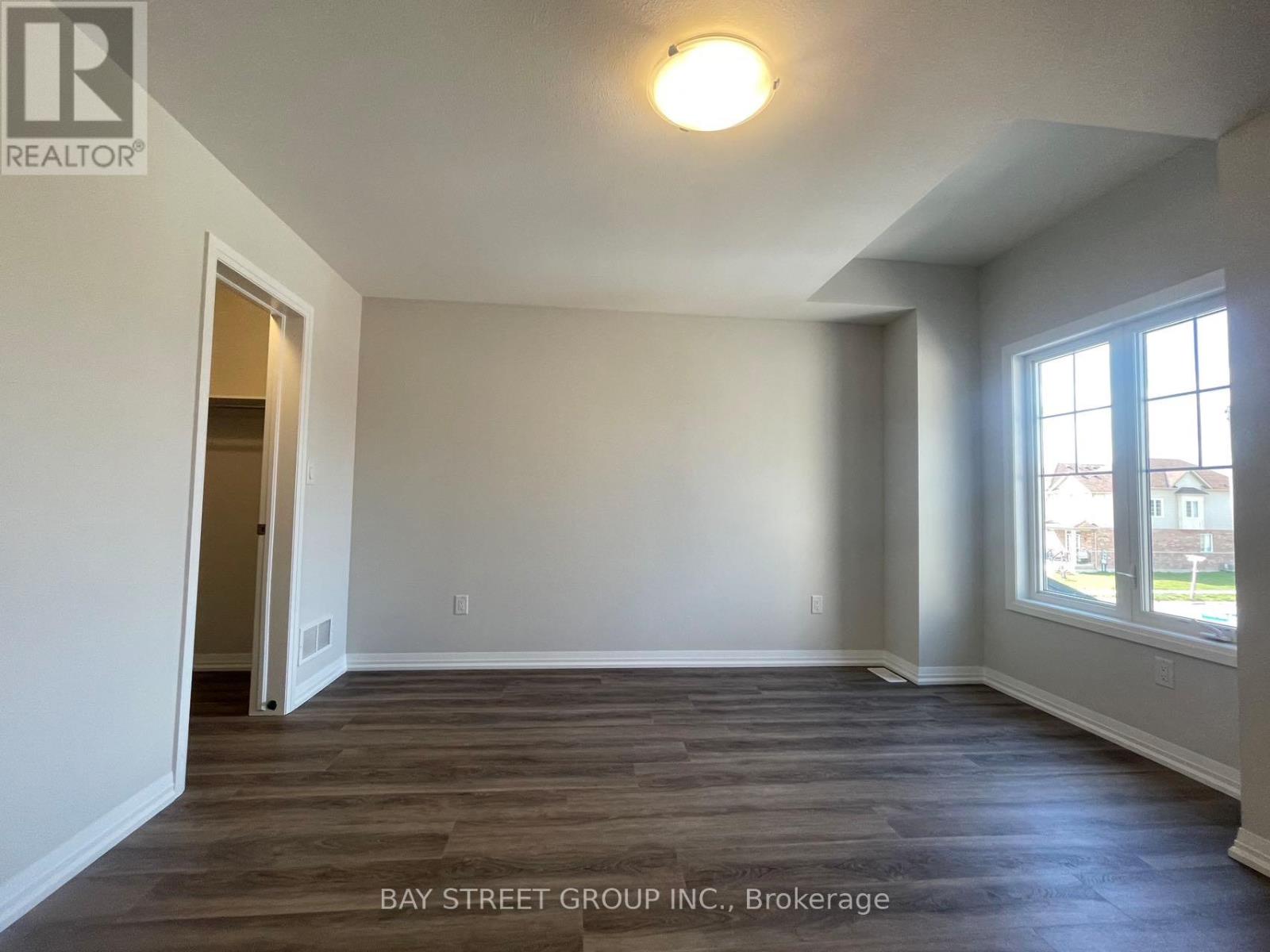 9348 White Oak Avenue, Niagara Falls, Ontario  L2G 3P6 - Photo 18 - X12954772