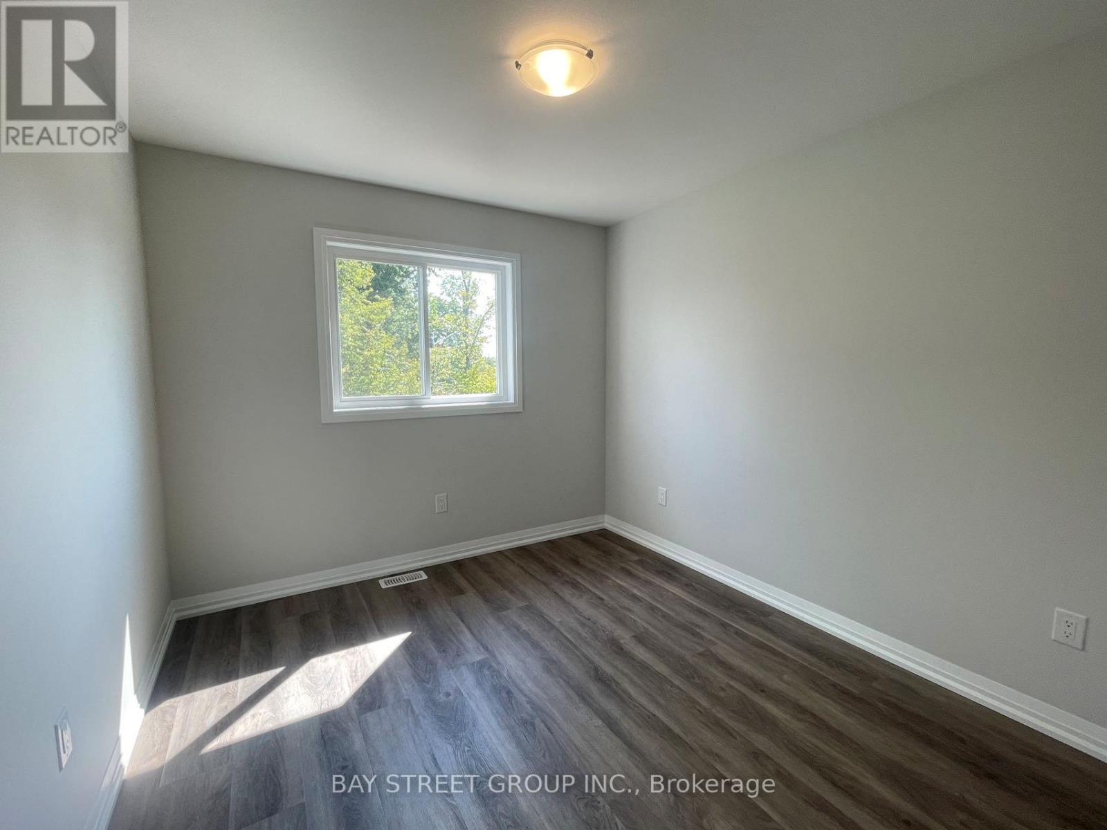 9348 White Oak Avenue, Niagara Falls, Ontario  L2G 3P6 - Photo 21 - X12954772