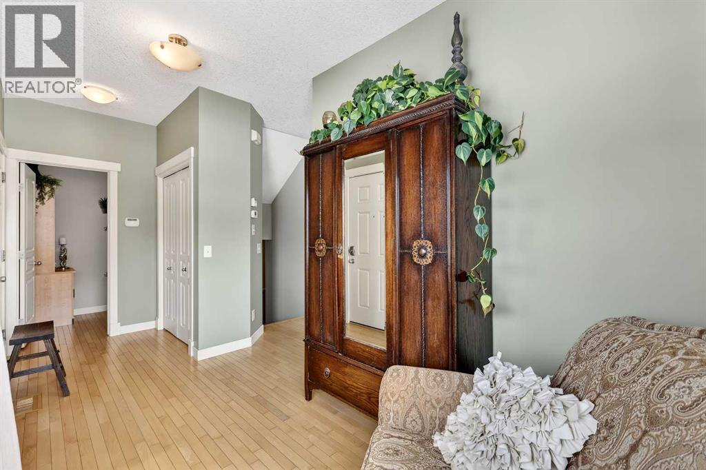 162 Cougartown Circle Sw, Calgary, Alberta  T3H 0A3 - Photo 3 - A2294214