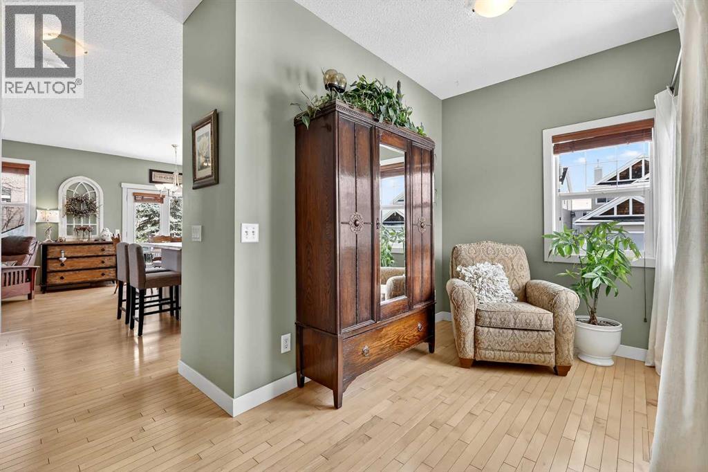162 Cougartown Circle Sw, Calgary, Alberta  T3H 0A3 - Photo 4 - A2294214