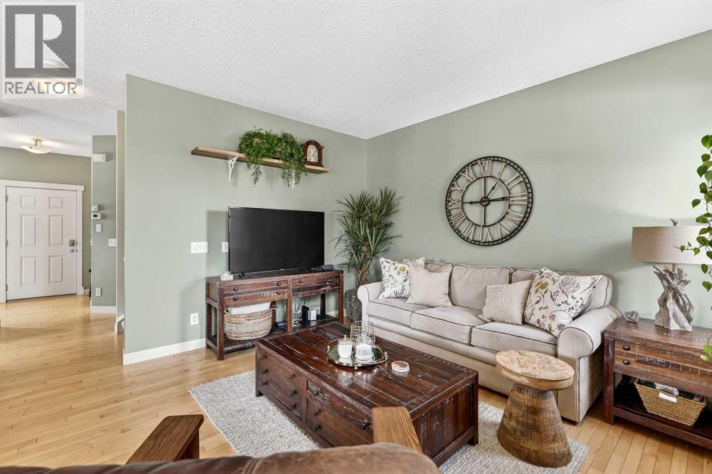 162 Cougartown Circle Sw, Calgary, Alberta  T3H 0A3 - Photo 6 - A2294214