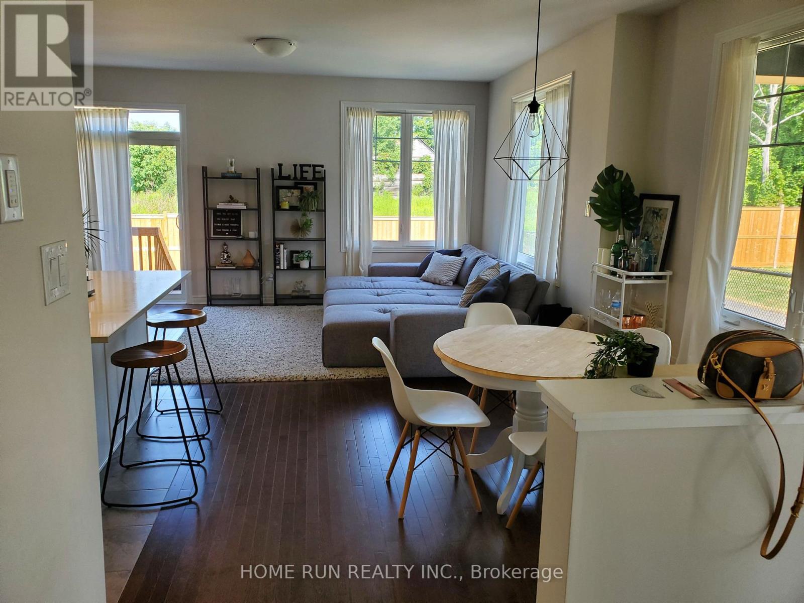 1018 Cedar Creek Drive, Ottawa, Ontario  K1X 0G4 - Photo 2 - X12954872