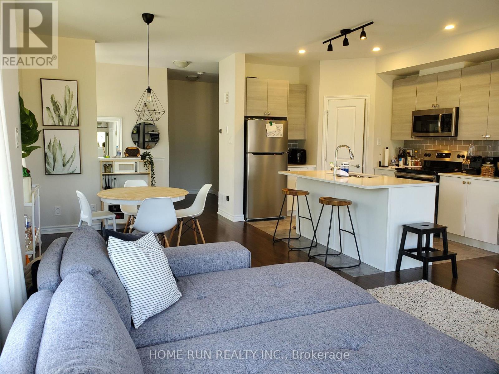 1018 Cedar Creek Drive, Ottawa, Ontario  K1X 0G4 - Photo 3 - X12954872