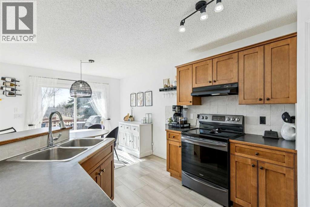 214 Cougarstone Circle Sw, Calgary, Alberta  T3H 4W5 - Photo 8 - A2297016