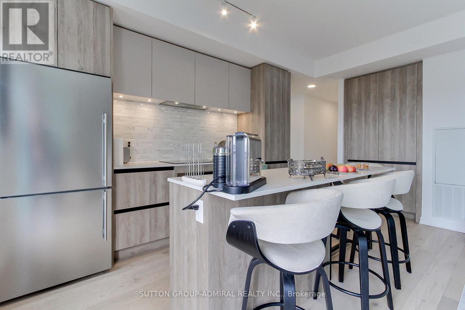 8 Beverley Glen, Vaughan, Ontario  L4J 0L5 - Photo 5 - N12954888