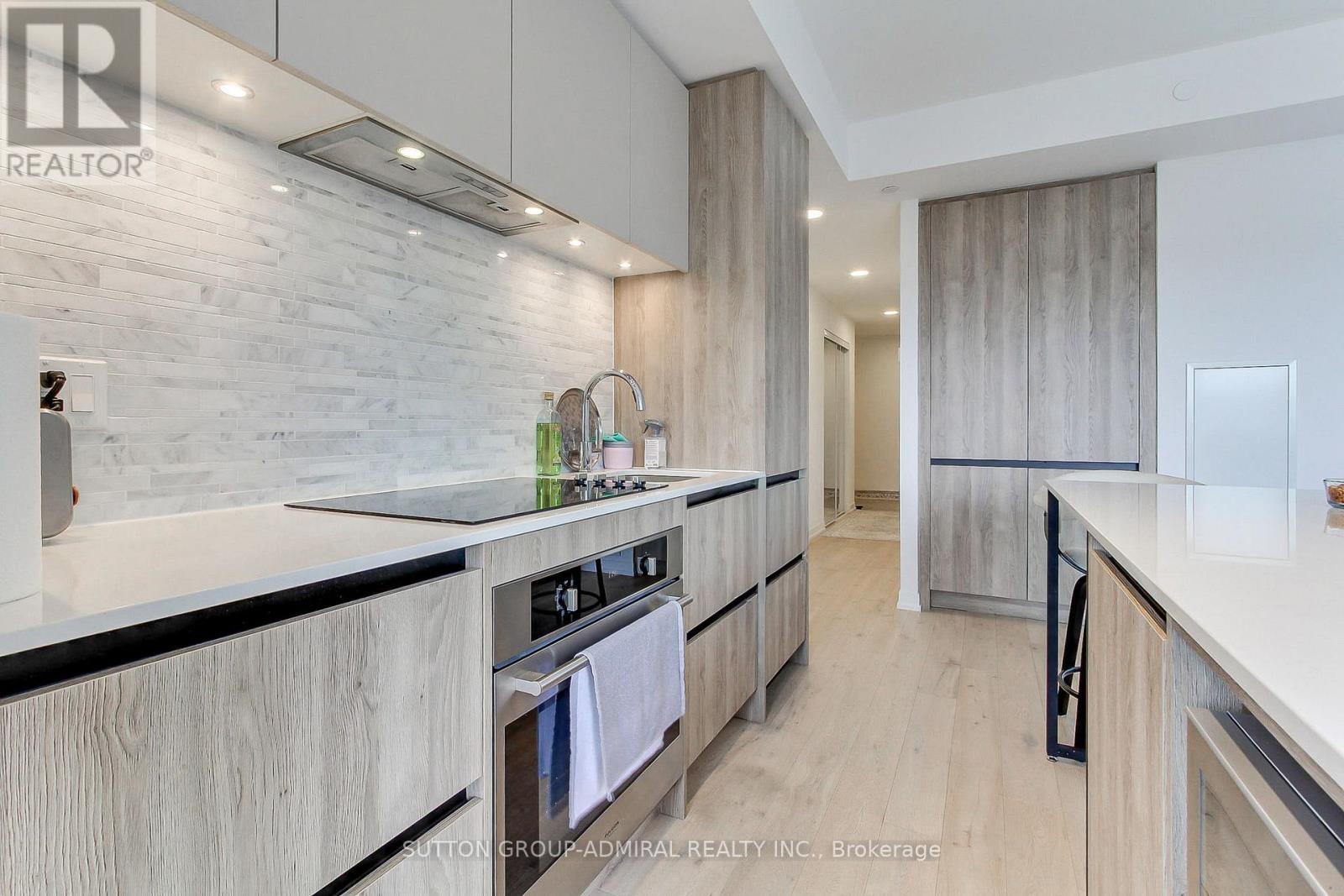 8 Beverley Glen, Vaughan, Ontario  L4J 0L5 - Photo 6 - N12954888