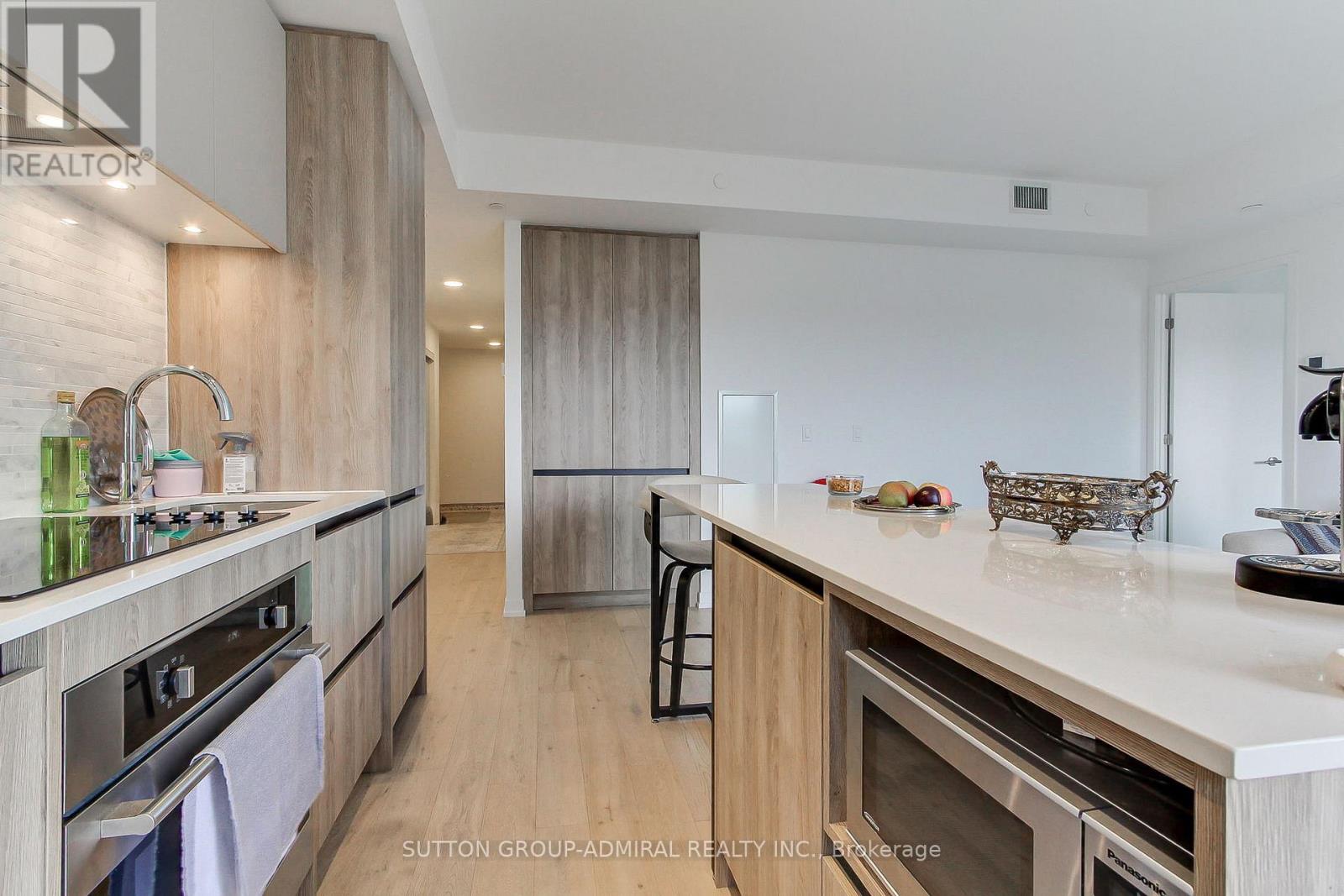 8 Beverley Glen, Vaughan, Ontario  L4J 0L5 - Photo 7 - N12954888