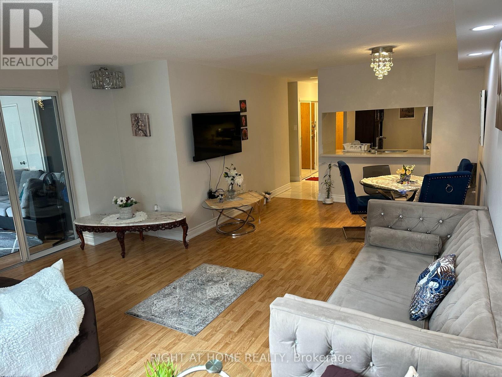 1406 - 300 Webb Drive, Mississauga, Ontario  L5B 3W3 - Photo 11 - W12954874