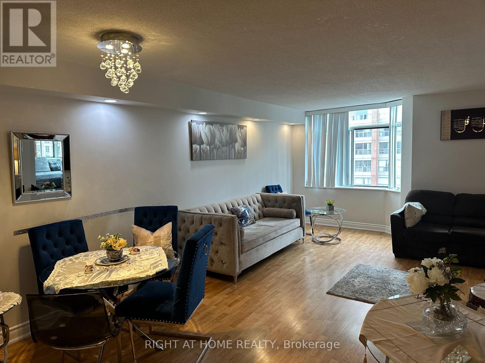 1406 - 300 Webb Drive, Mississauga, Ontario  L5B 3W3 - Photo 12 - W12954874