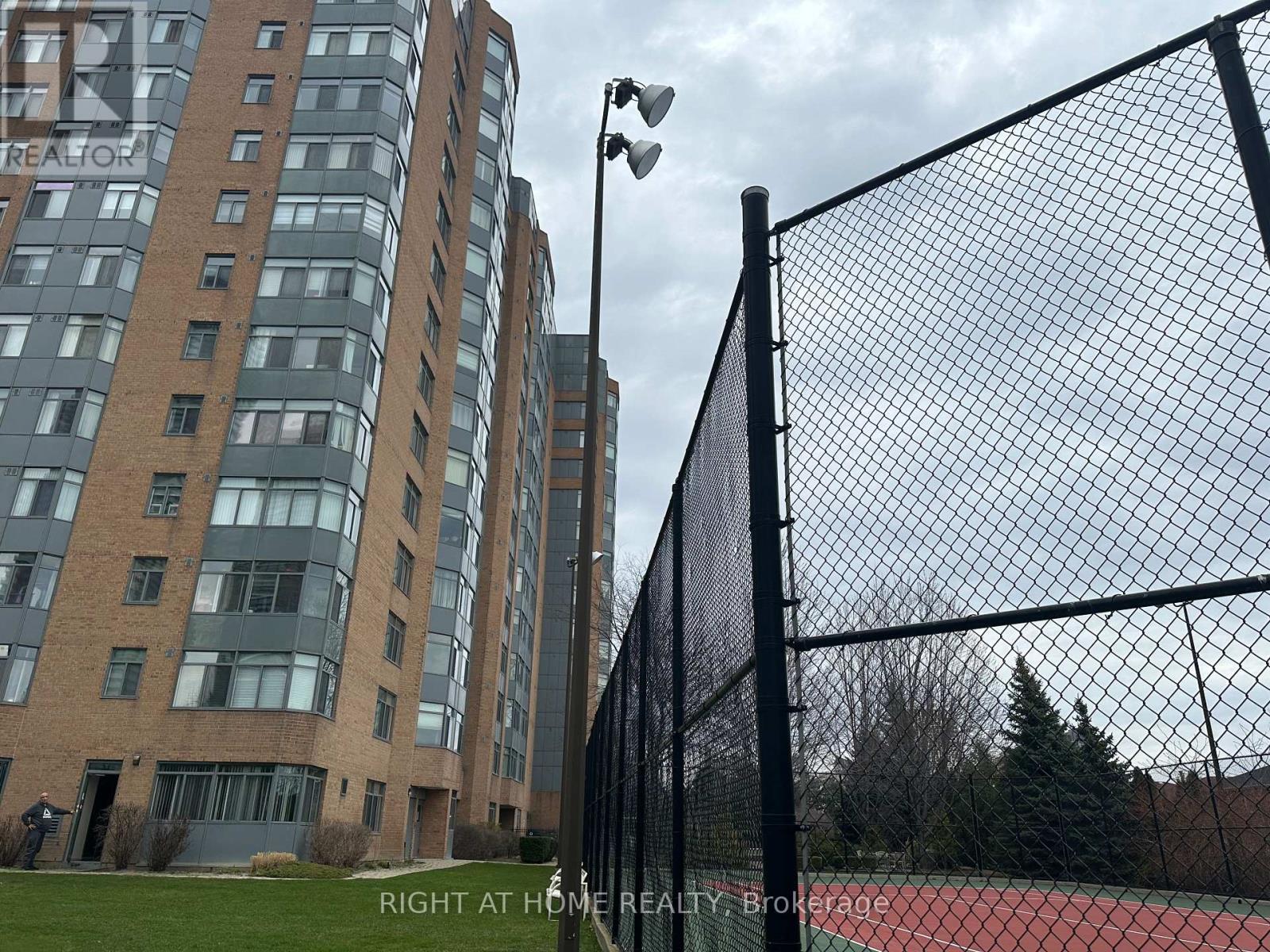 1406 - 300 Webb Drive, Mississauga, Ontario  L5B 3W3 - Photo 25 - W12954874