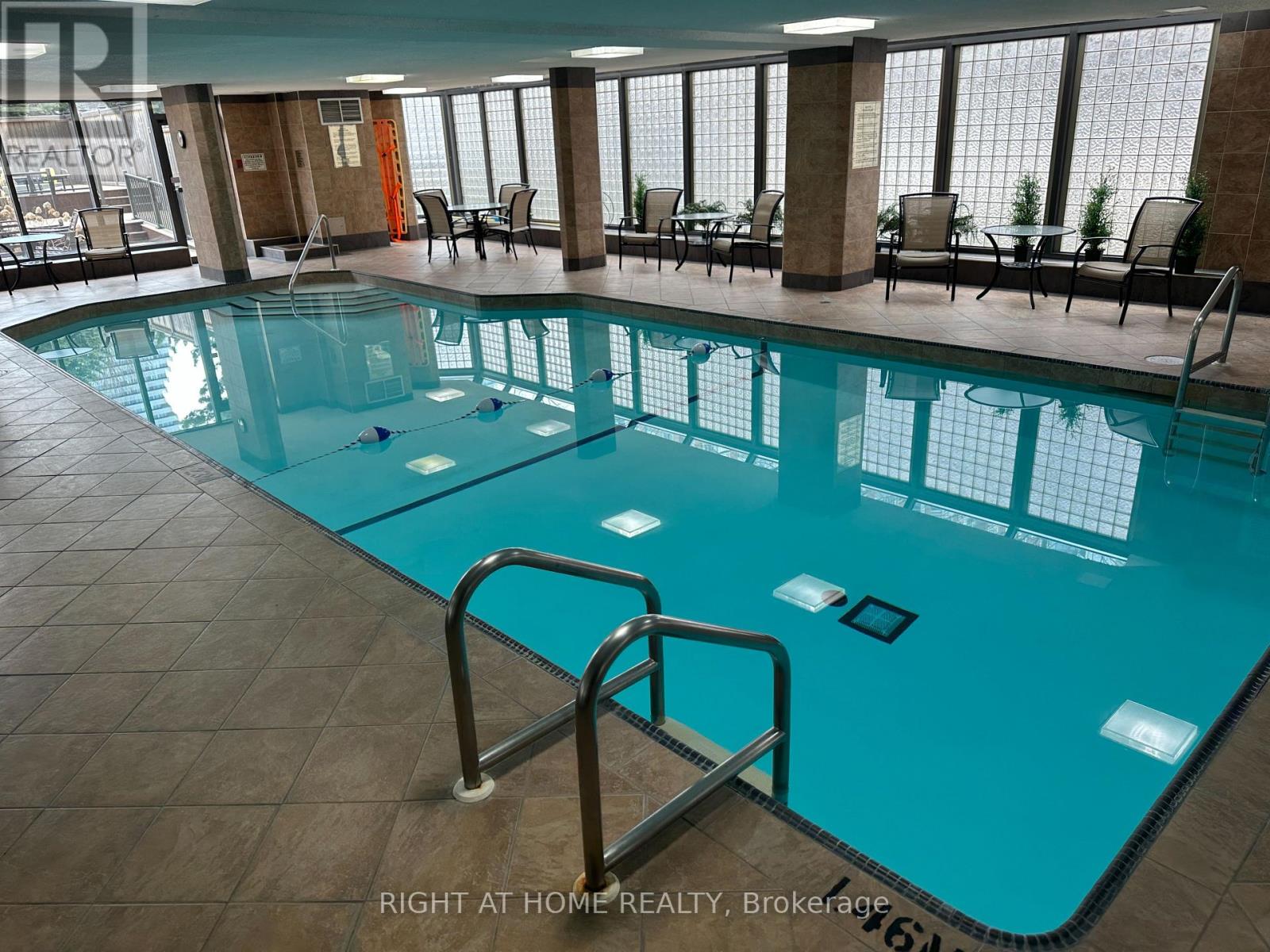 1406 - 300 Webb Drive, Mississauga, Ontario  L5B 3W3 - Photo 27 - W12954874