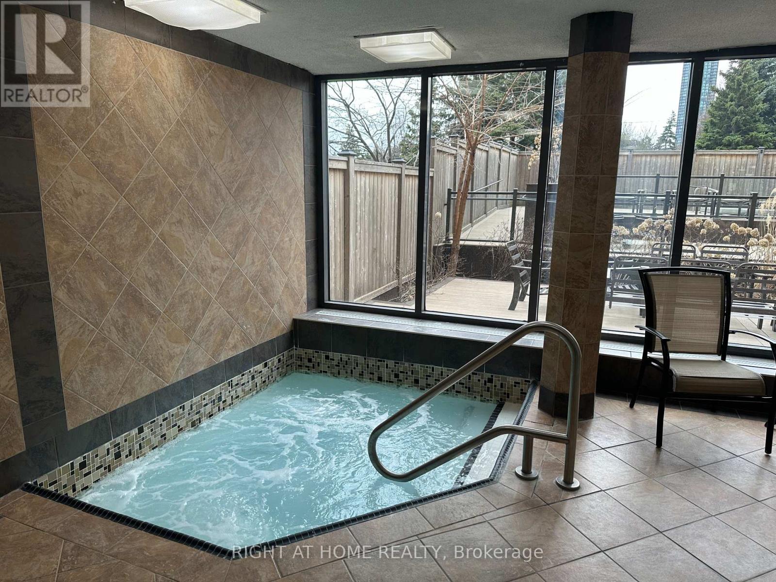 1406 - 300 Webb Drive, Mississauga, Ontario  L5B 3W3 - Photo 28 - W12954874