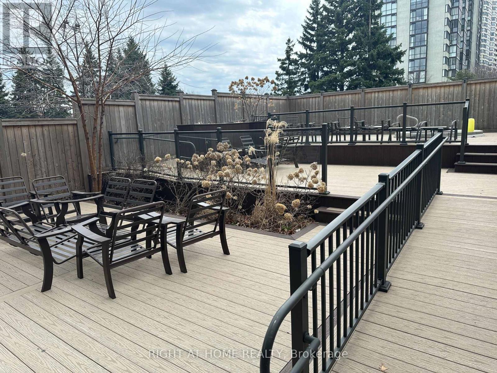 1406 - 300 Webb Drive, Mississauga, Ontario  L5B 3W3 - Photo 30 - W12954874