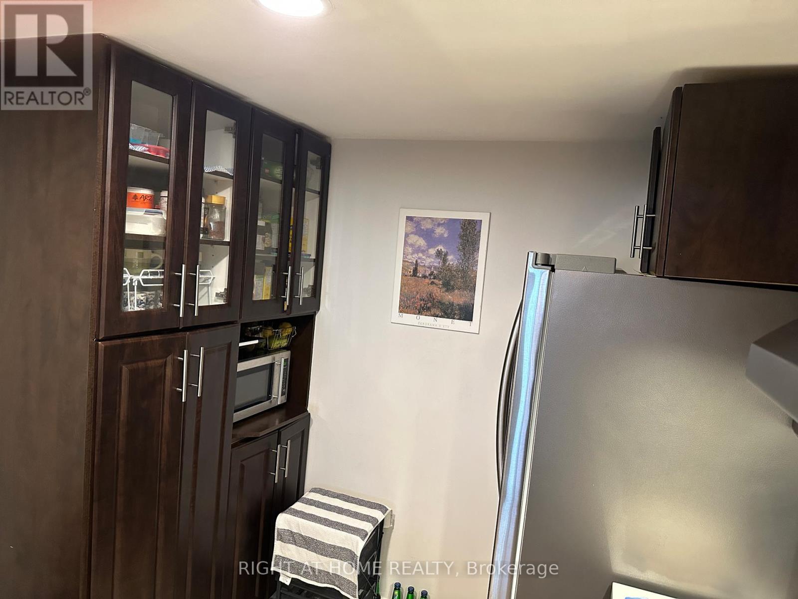 1406 - 300 Webb Drive, Mississauga, Ontario  L5B 3W3 - Photo 6 - W12954874