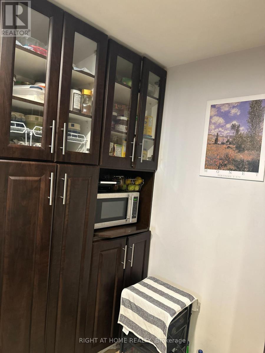 1406 - 300 Webb Drive, Mississauga, Ontario  L5B 3W3 - Photo 8 - W12954874