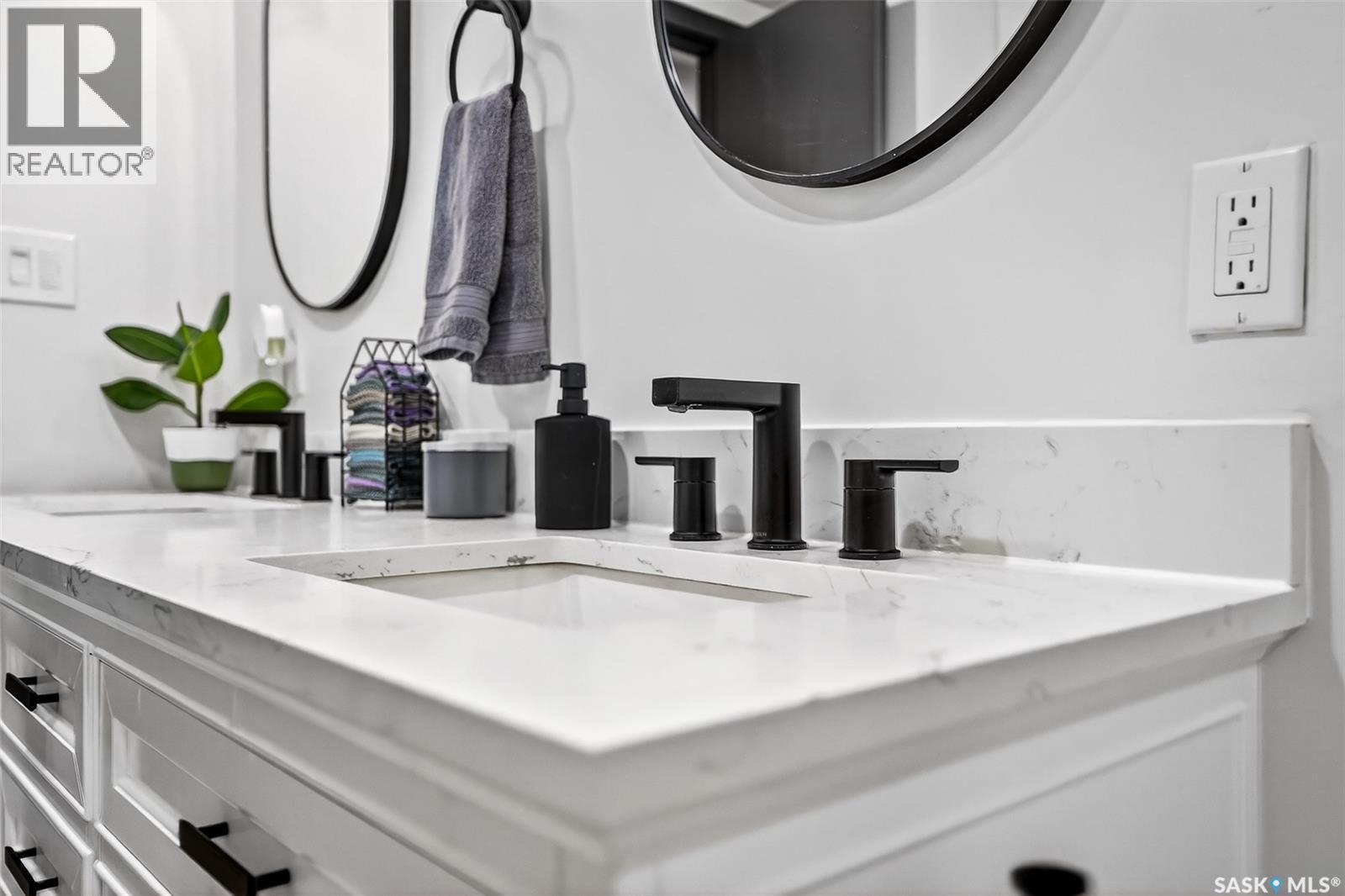 1365 Prince Crescent, Moose Jaw, Saskatchewan  S6H 6E6 - Photo 28 - SK032027