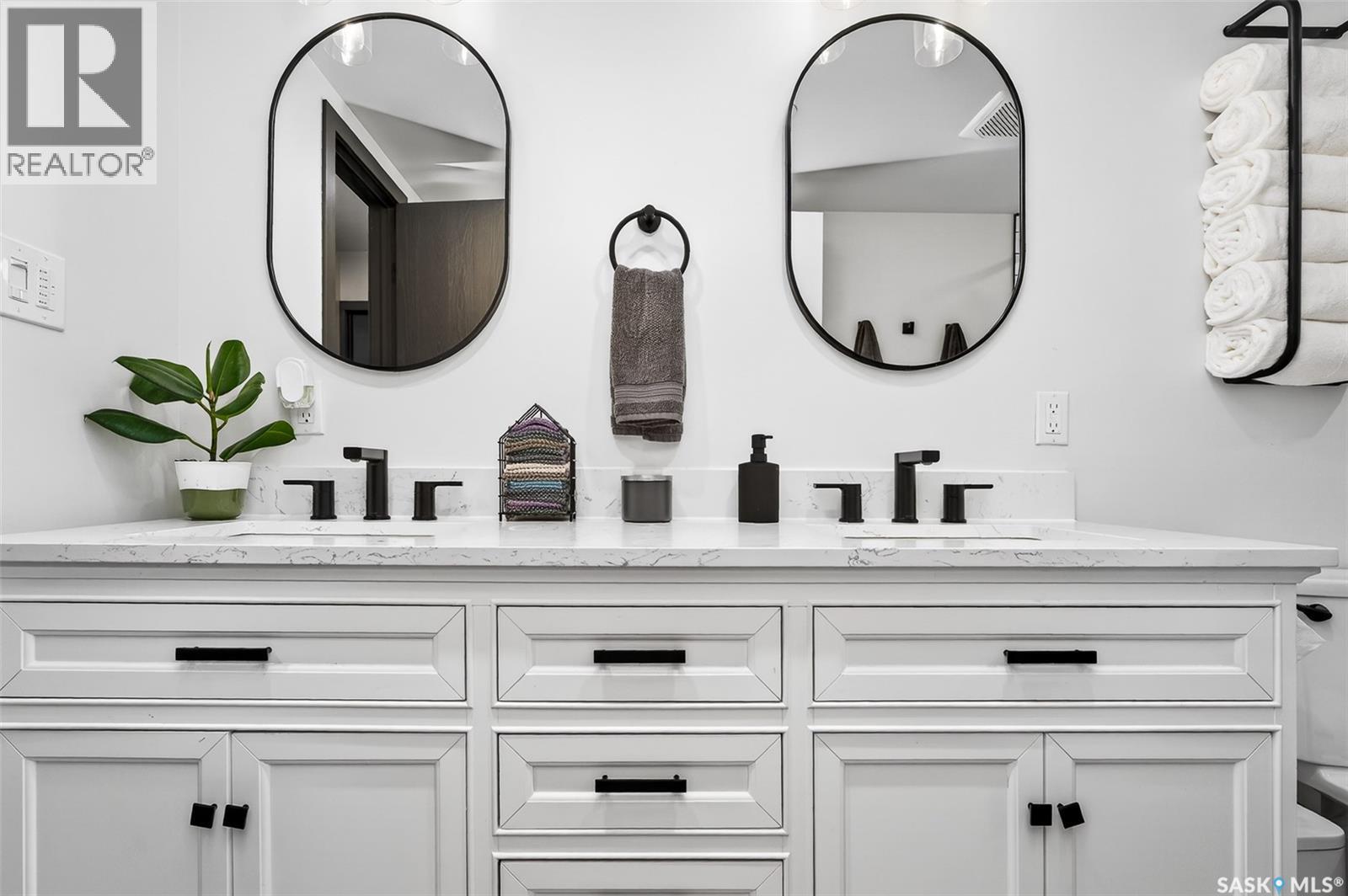 1365 Prince Crescent, Moose Jaw, Saskatchewan  S6H 6E6 - Photo 30 - SK032027